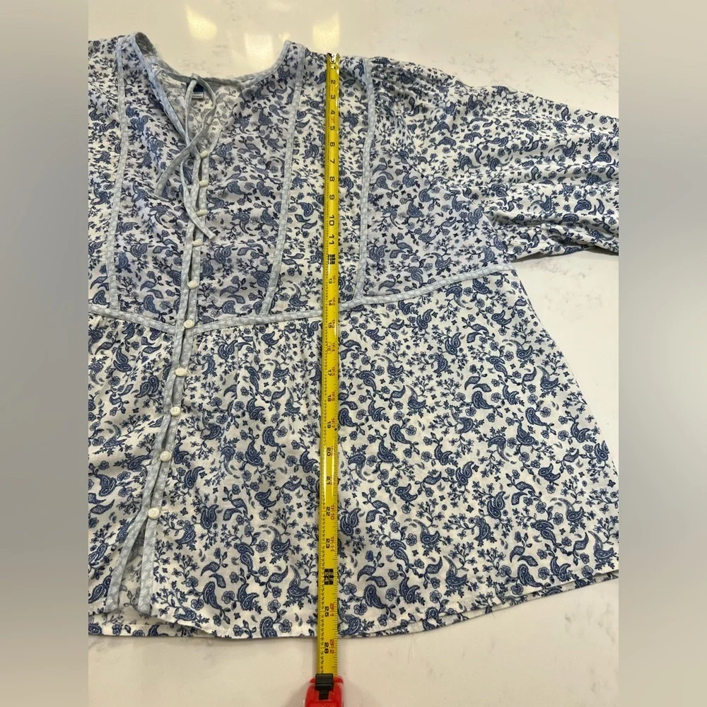 Old Navy Floral Blue and White Blouse - Picture 12 of 13